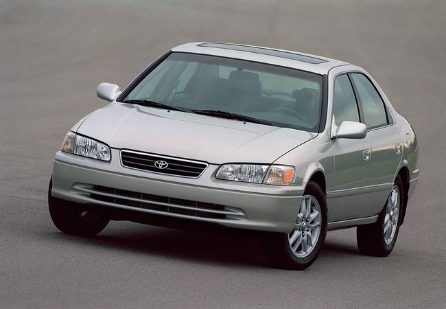 Toyota Camry image 2