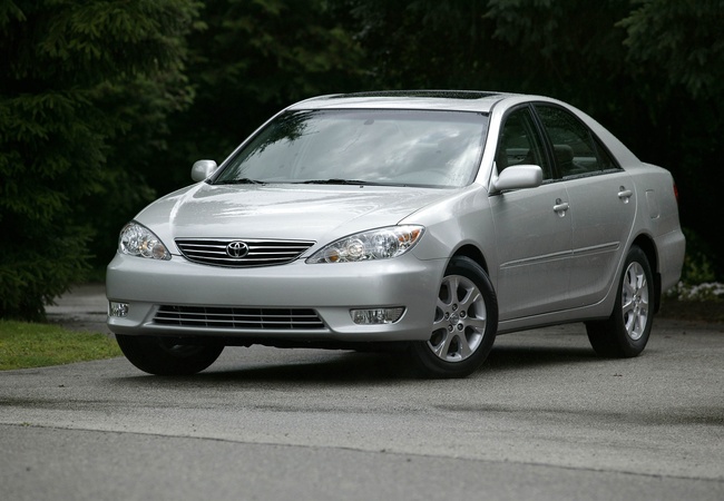 Toyota Camry image 2