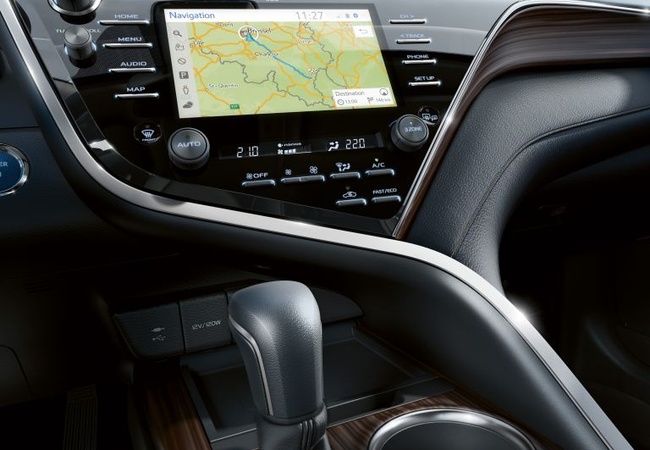 Toyota Camry Hybrid image 2