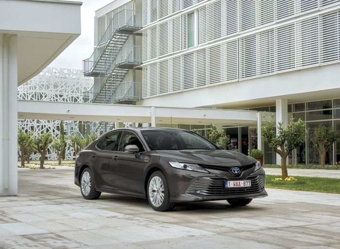 Toyota Camry Hybrid logo Image