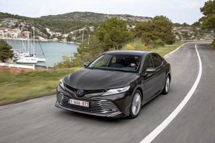Toyota Camry Hybrid SE image 4