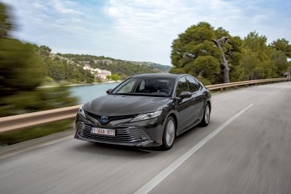 Toyota Camry Hybrid SE image 3