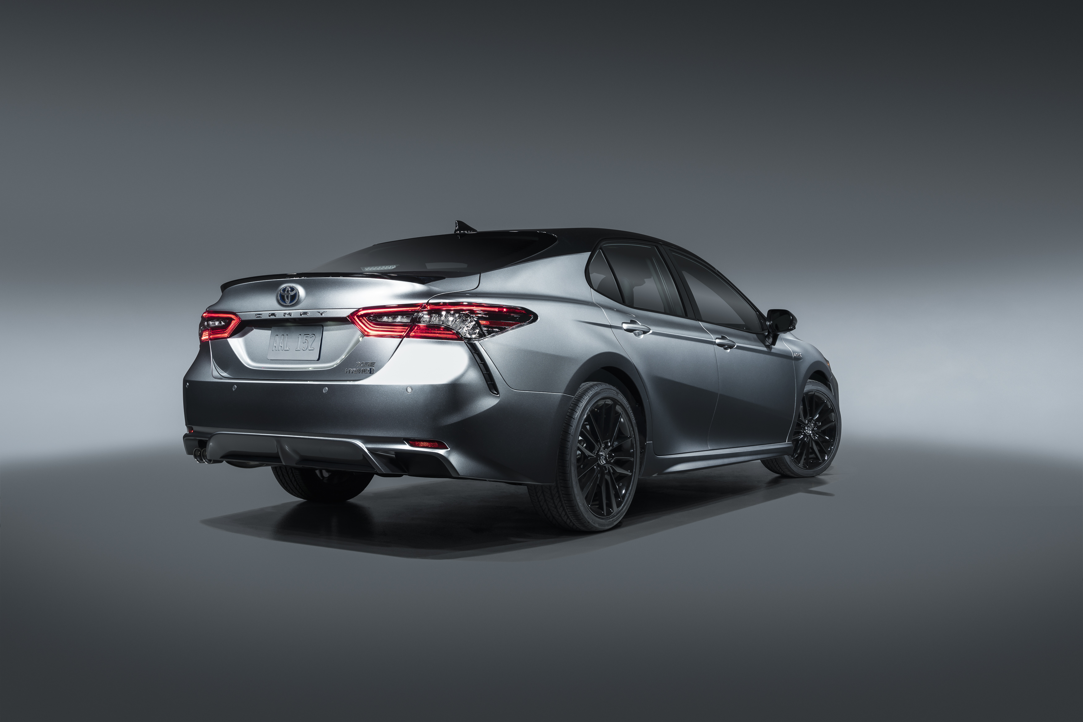  Toyota Camry Hybrid SE 