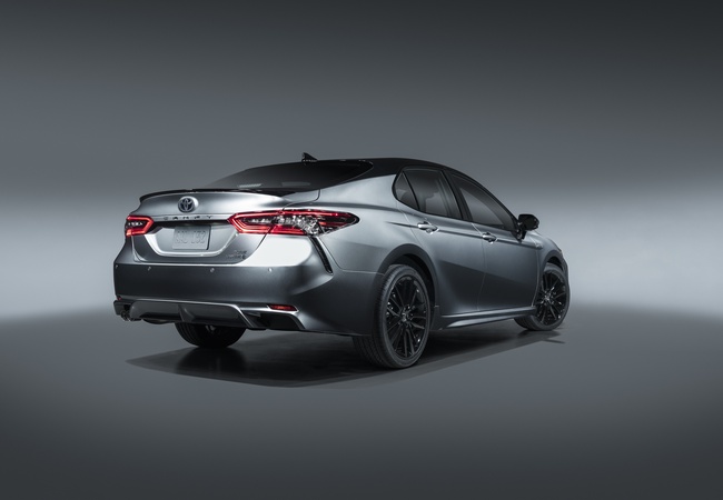 Toyota Camry Hybrid SE image 4