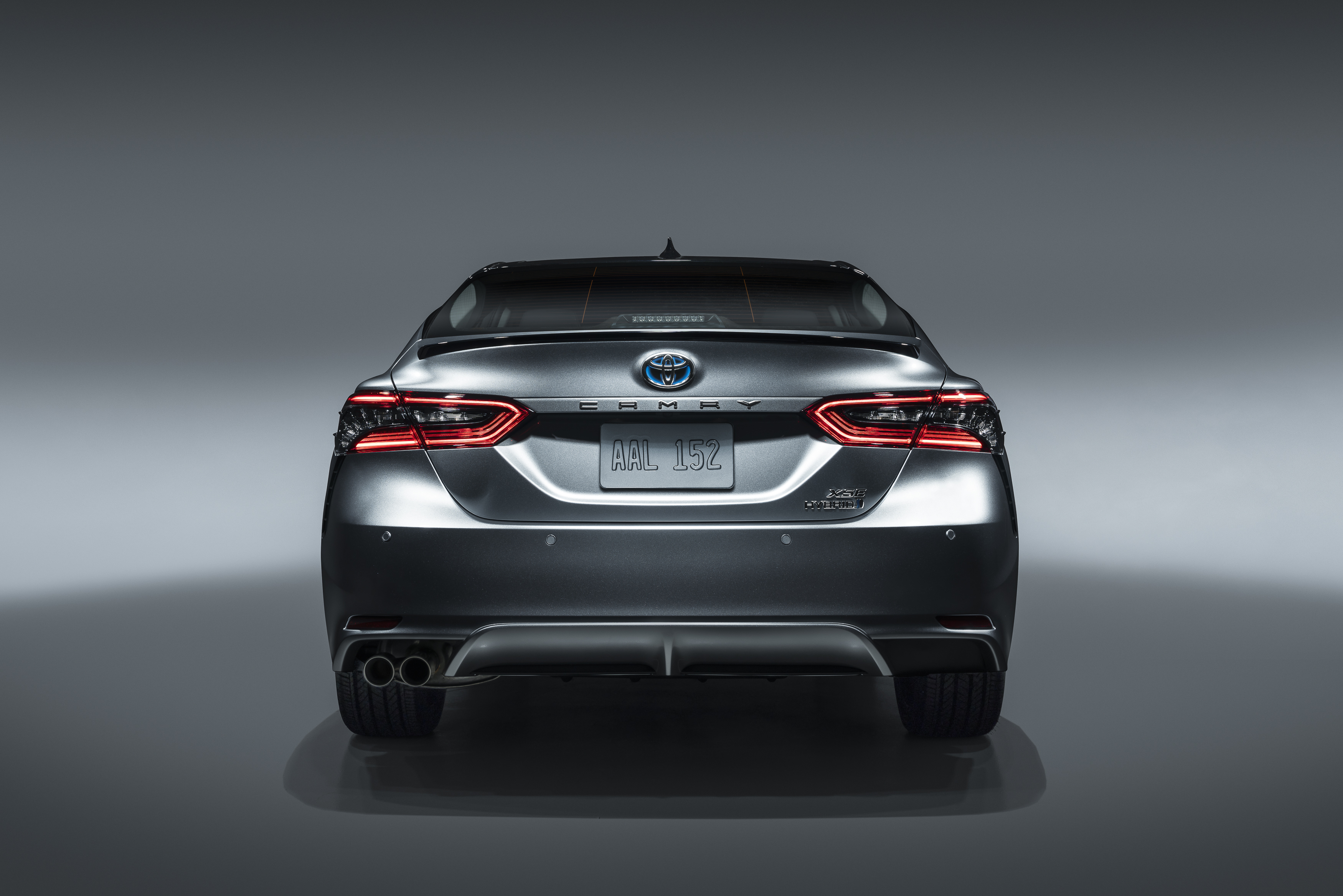  Toyota Camry Hybrid SE 