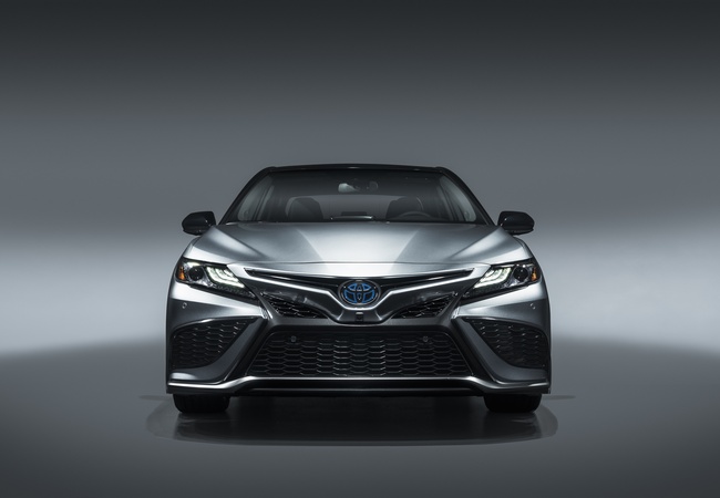 Toyota Camry Hybrid SE