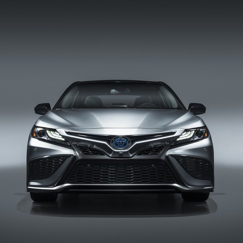2018-2020 Toyota Camry Hybrid SE