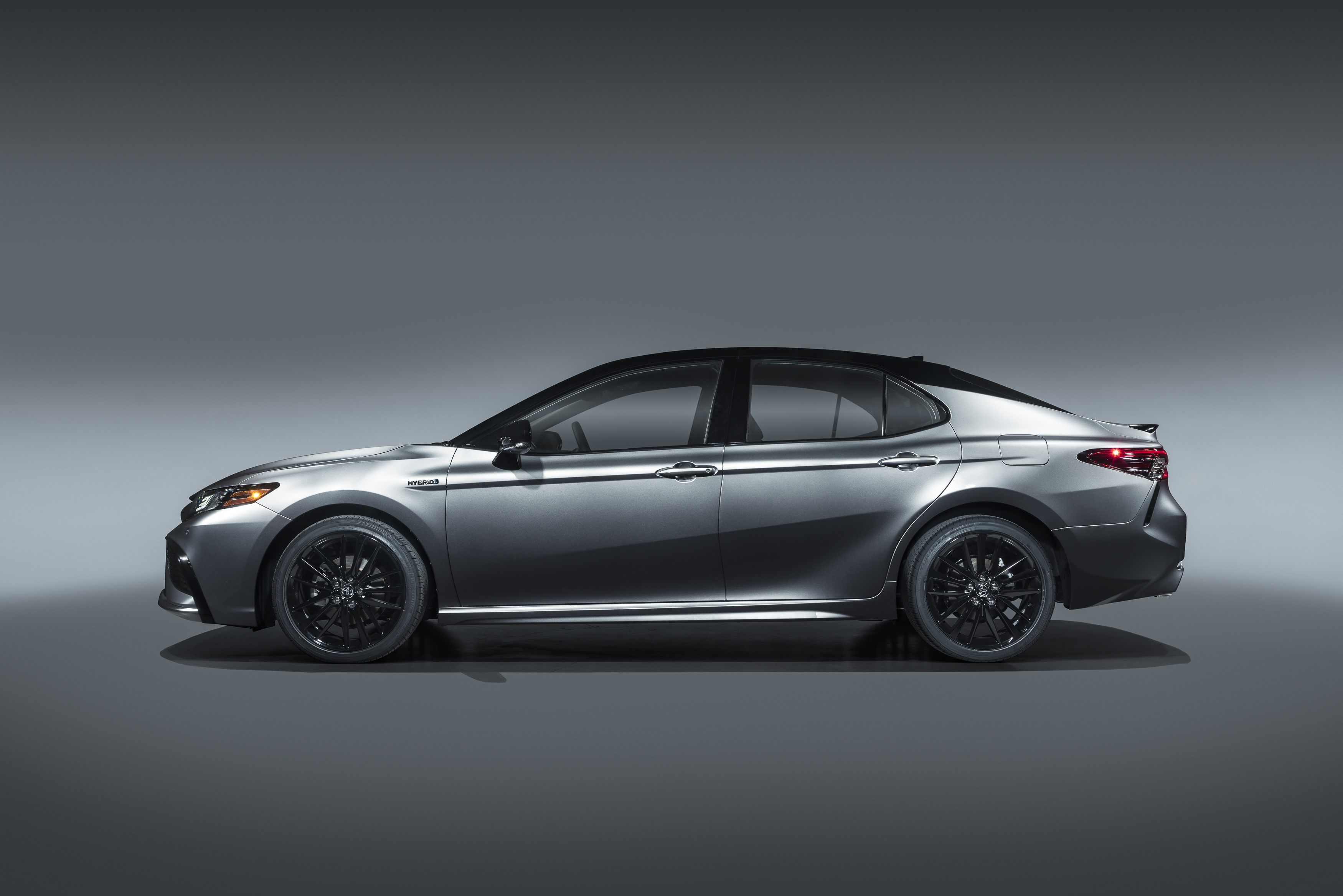  Toyota Camry Hybrid SE 
