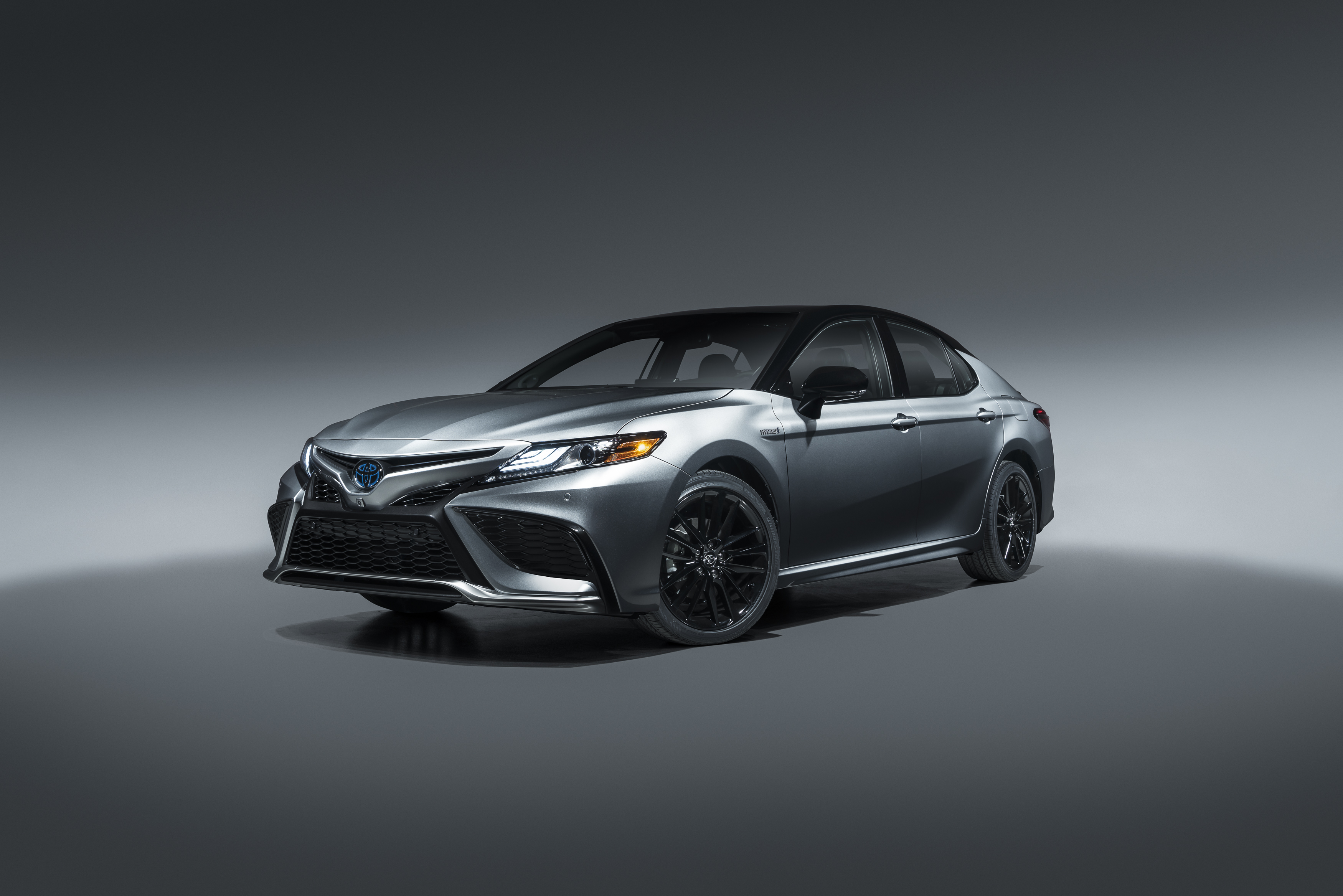  Toyota Camry Hybrid SE 