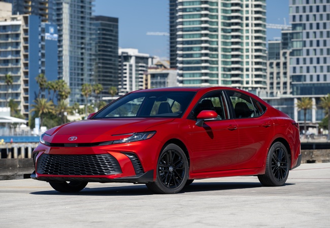 Toyota Camry LE image 5