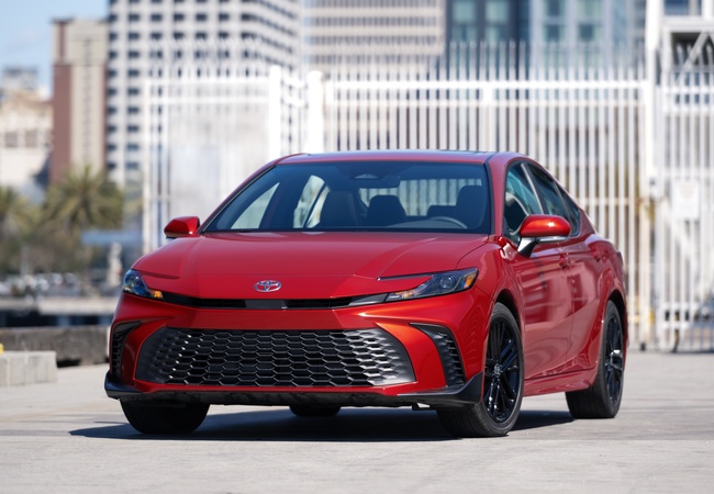 Toyota Camry LE image 3