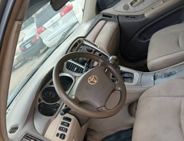 TOYOTA HIGHLANDER 2004 FOR SALE IN LAGOS