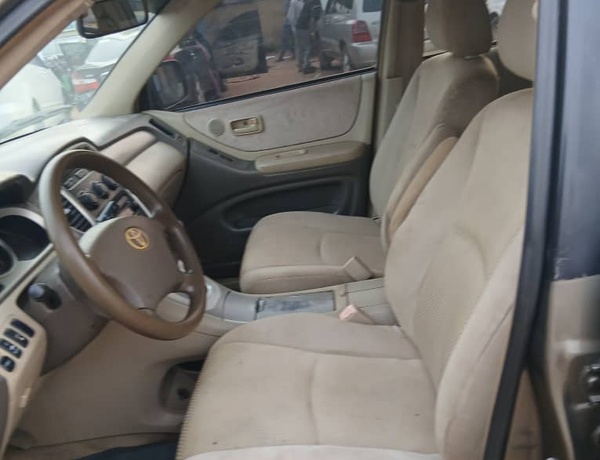 TOYOTA HIGHLANDER 2004 FOR SALE IN LAGOS