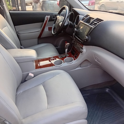 Toyota Highlander 2008 Registered, neatly used for Sale In Lagos