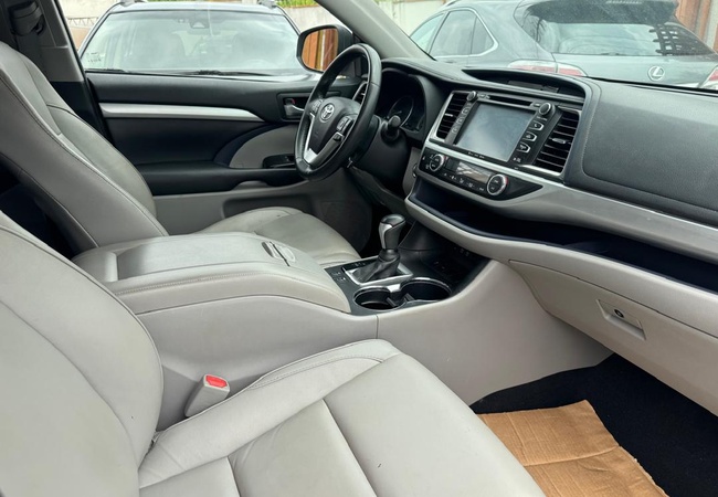 TOYOTA HIGHLANDER 2018 in Lagos image 2