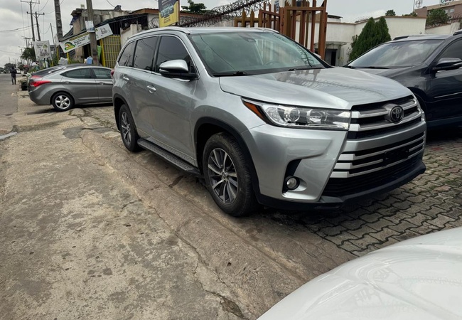 TOYOTA HIGHLANDER 2018 in Lagos image 3