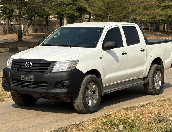 Toyota Hilux 2015 model for Sale In Abuja