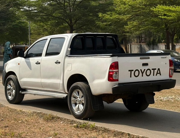 Toyota Hilux 2015 model for Sale In Abuja
