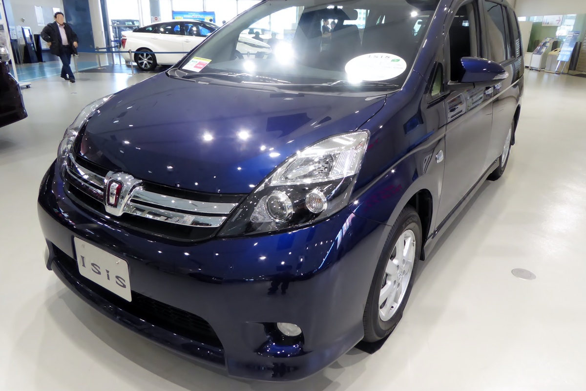 Toyota Isis Platana