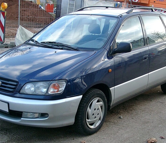 Toyota Picnic logo Image