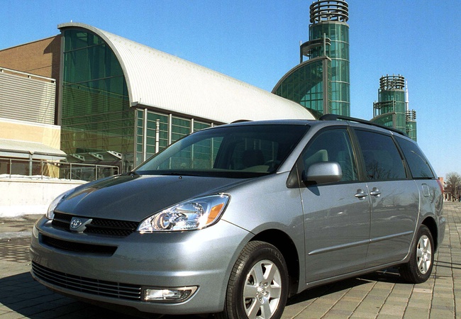Toyota Sienna image 3