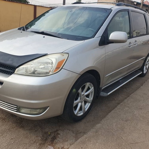 Toyota sienna 2005 in sango otta