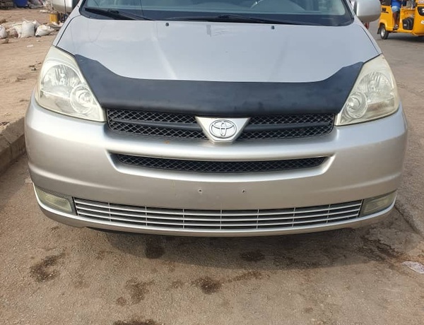Toyota sienna 2005 in sango otta