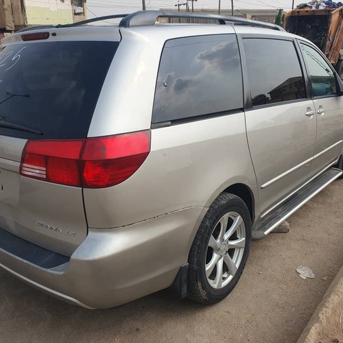 Toyota sienna 2005 in sango otta