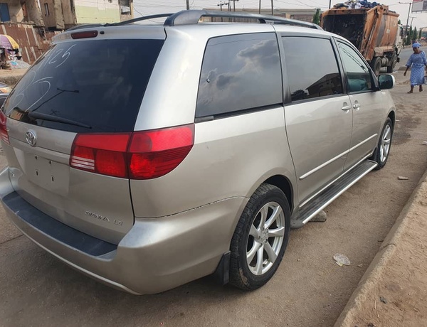 Toyota sienna 2005 in sango otta