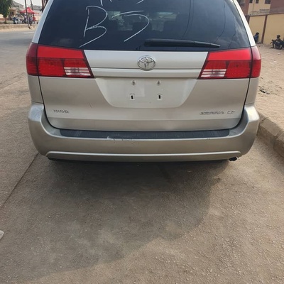 Toyota sienna 2005 in sango otta