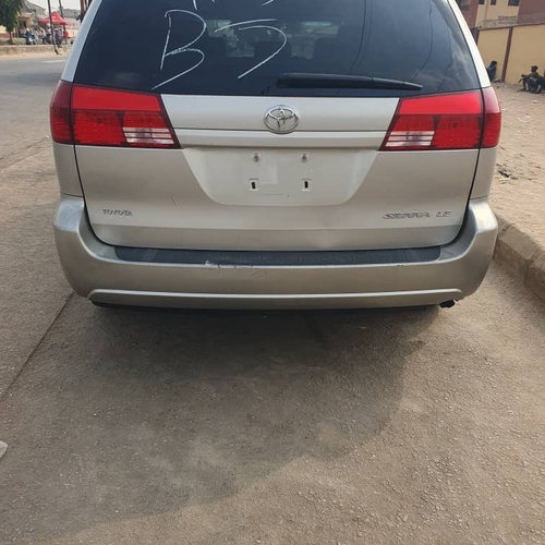 Toyota sienna 2005 in sango otta