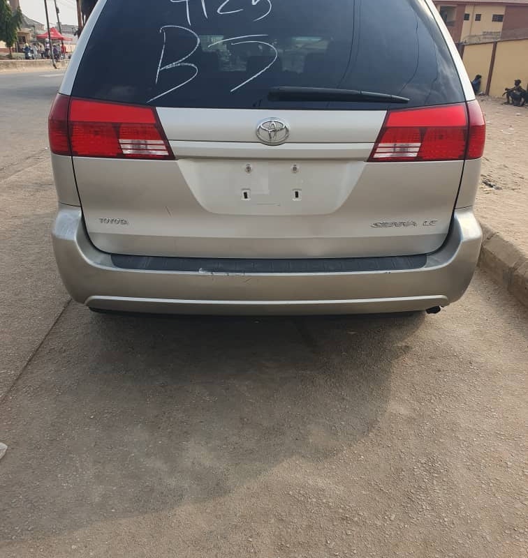 Toyota sienna 2005 in sango otta image