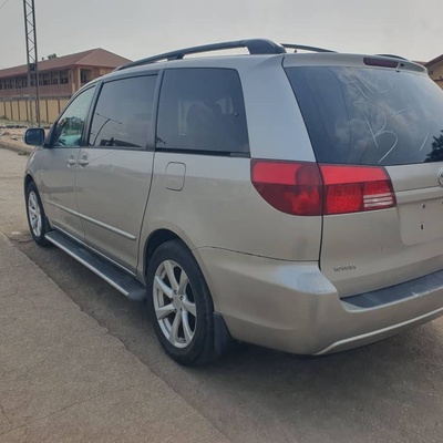 Toyota sienna 2005 in sango otta