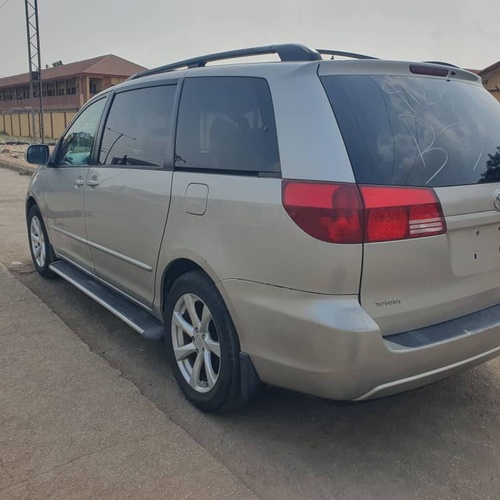 Toyota sienna 2005 in sango otta