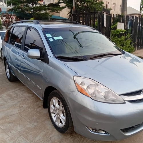 Toyota Sienna 2005 Registered, Neatly Used for Sale In Lagos