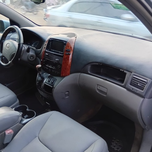 Toyota Sienna 2005 Registered, Neatly Used for Sale In Lagos
