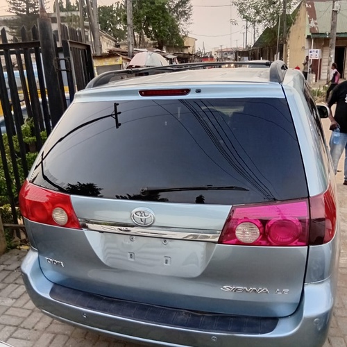 Toyota Sienna 2005 Registered, Neatly Used for Sale In Lagos