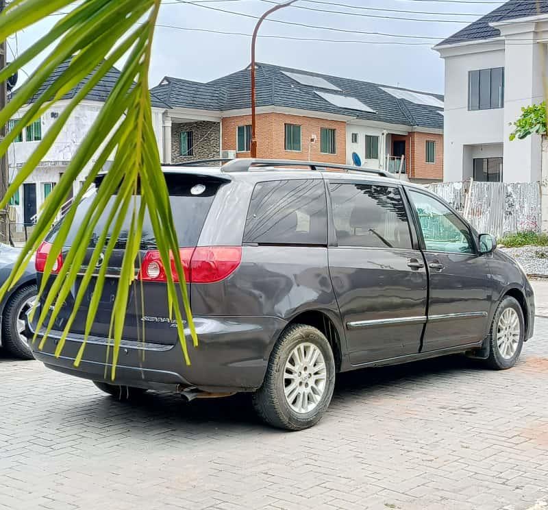 Toyota Sienna 2009 Limited AWD for Sale In Lagos image