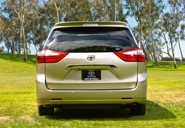 Toyota Sienna image 2