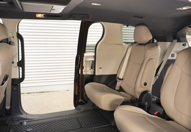 Toyota Sienna image 3