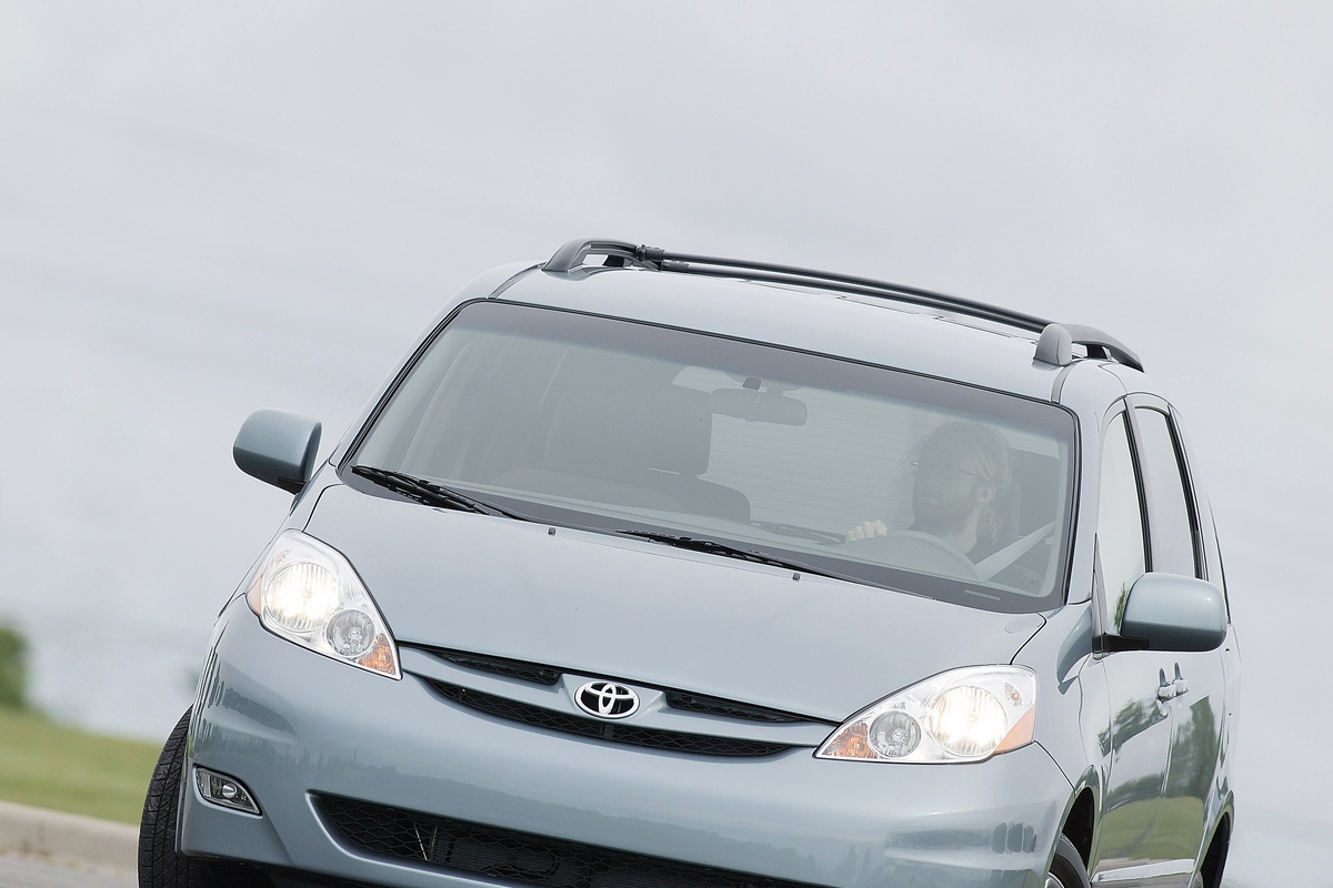 TOYOTA SIENNA LE