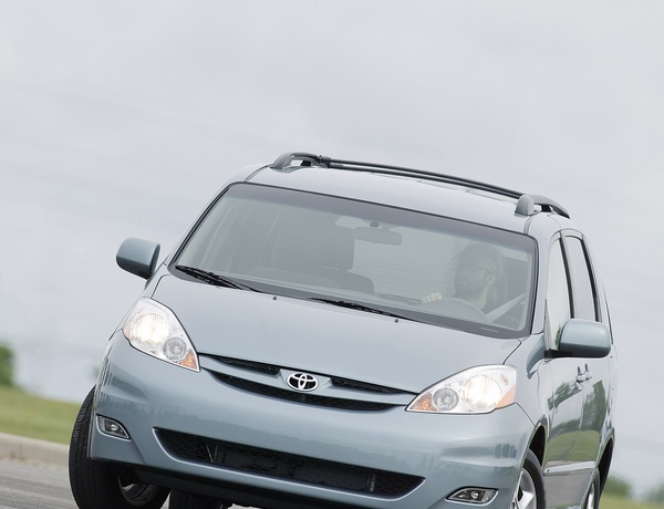 TOYOTA SIENNA LE