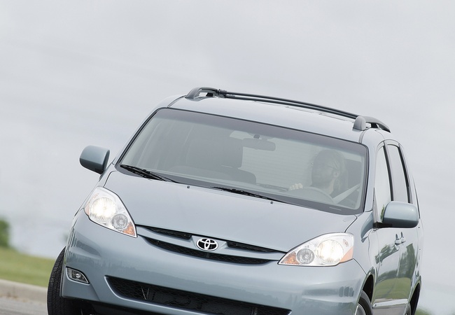 TOYOTA SIENNA LE