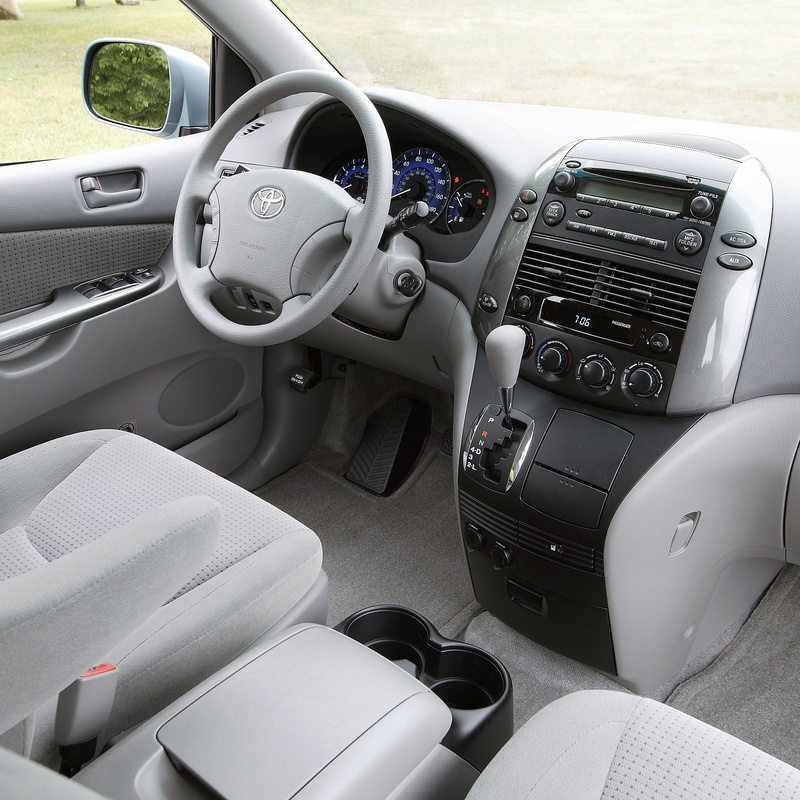 TOYOTA SIENNA LE image