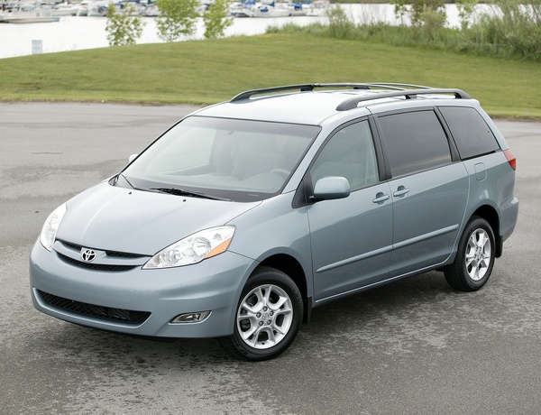 TOYOTA SIENNA LE