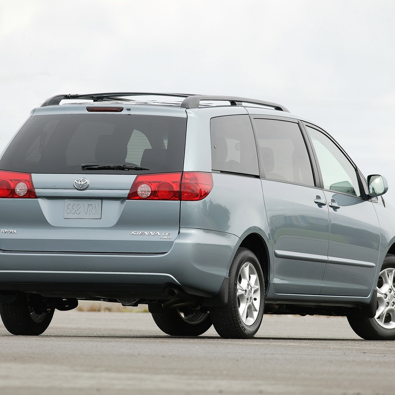 TOYOTA SIENNA LE image