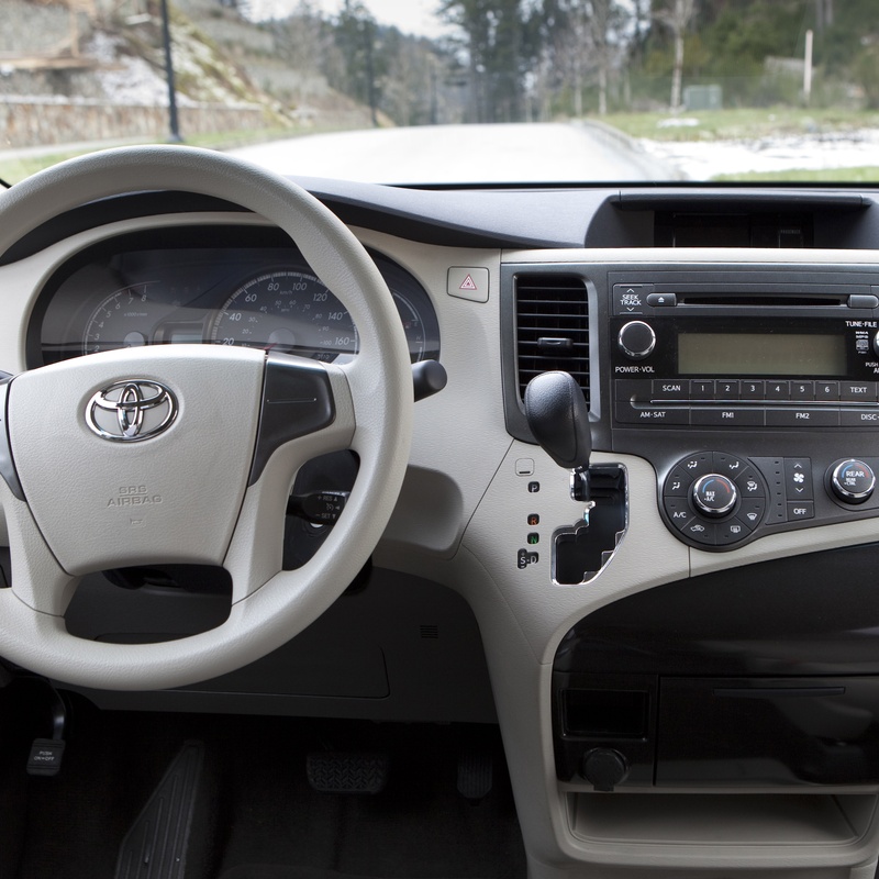 Toyota Sienna LE image