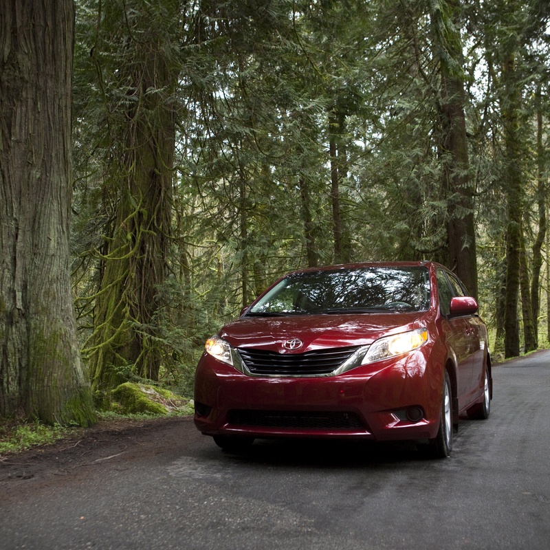 Toyota Sienna LE image