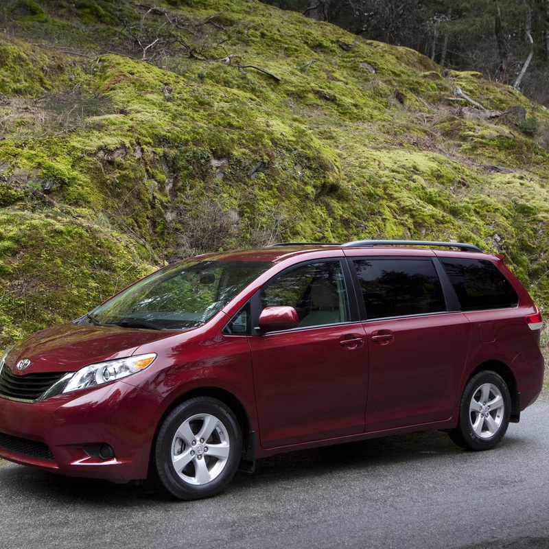 Toyota Sienna LE image