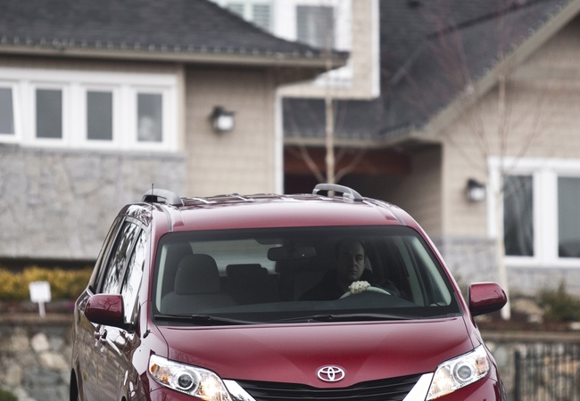 Toyota Sienna LE image 3